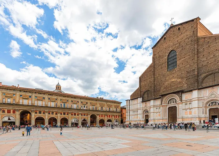 Immobo Panorama - Piazza Maggiore View